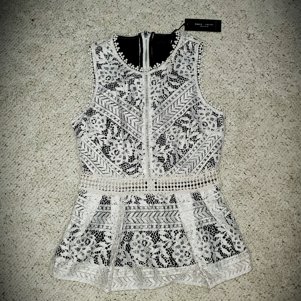Romeo & Juliet Couture Lacy Sleeveless Top Small - Picture 3 of 4